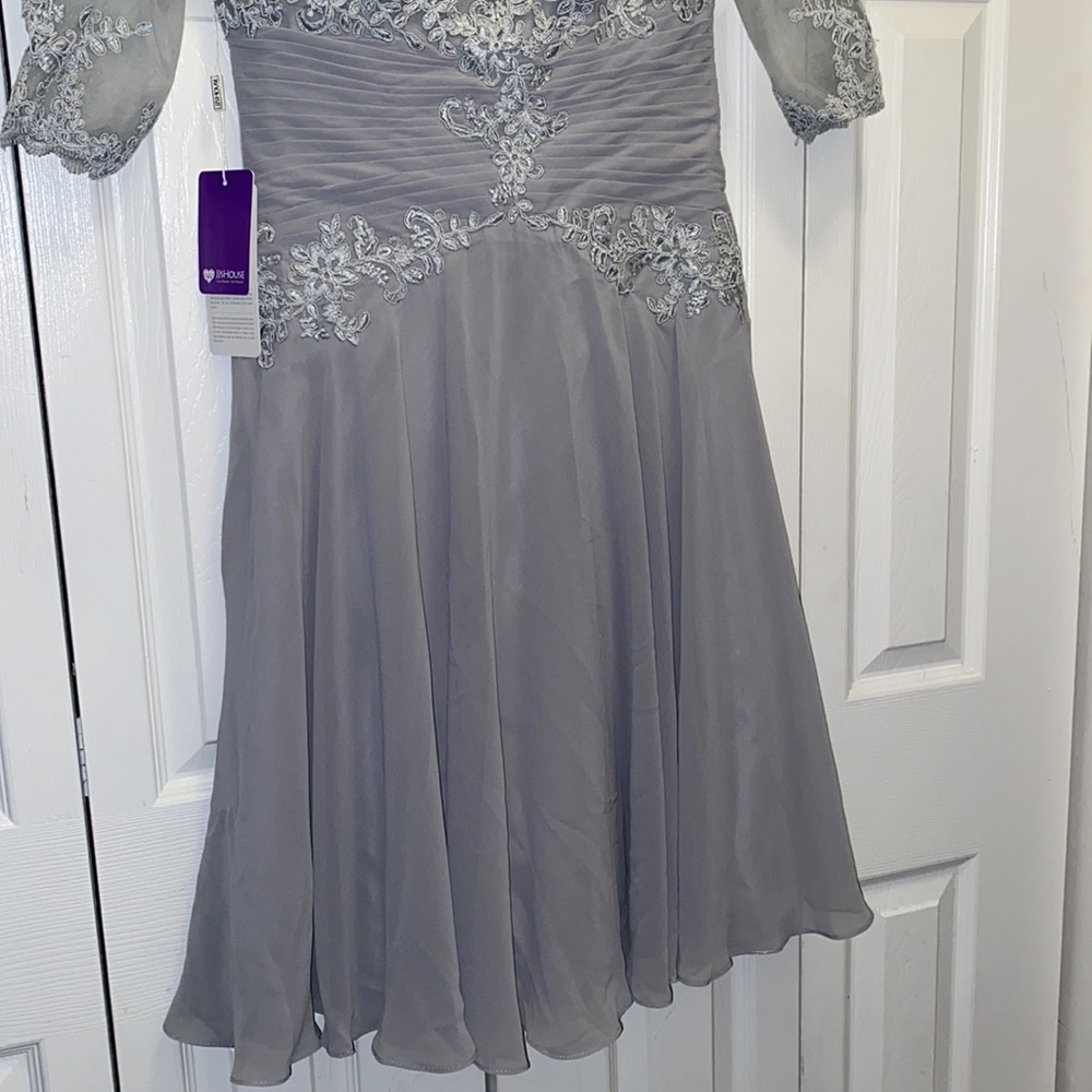 A-line Scoop Knee-Length Chiffon Lace With Pleats Mother of the Bride Dress - Picture 5 of 10